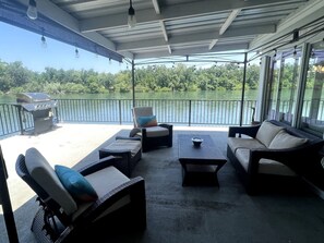 Terrace/patio - Waterfront Retreat. Cozy Full Kitchen Sleeps 11 (Anderson)