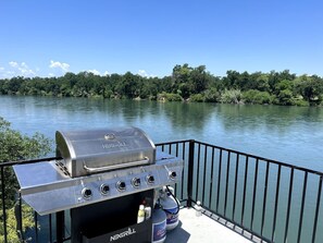 Property grounds - Waterfront Retreat. Cozy Full Kitchen Sleeps 11 (Anderson)