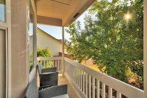 Property grounds - 4 BED/2 BATH; Sleeps 10! CO Springs- fenced yard, pets w/fee, Great for Families (Colorado Springs)