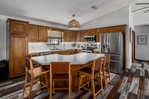 4Bdrm Walk to Beach Firepit Ping Pong Texoma