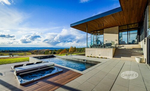 Out of this world LA inspired home near Thornbury with studio! 6bdrm 6bath!