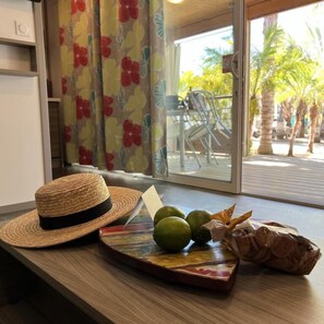 Dining - EAST KEYS Cottage Key 5: pool and beach access, 3CH (Le Vauclin)