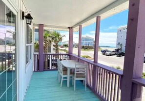 Outdoor dining - Wave Haven Oak Island - Second Row Ocean View (Oak Island)