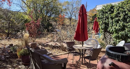 Studio apartment 15 minute walk to the plaza