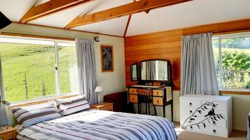 2 bedrooms, desk, iron/ironing board, free WiFi