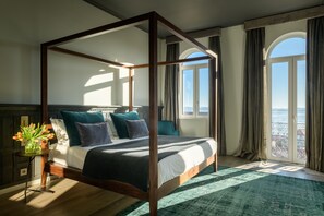 Premium bedding, down duvets, memory-foam beds, minibar - Pena D'Água Boutique Hotel & Villas  (Covilhã)
