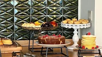 Free daily buffet breakfast