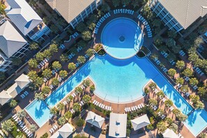 Outdoor pool - BEAUTIFUL Carriage House in Seacrest, Sleeps 4! HUGE POOL & FREE TRAM SERVICE! (Inlet Beach)