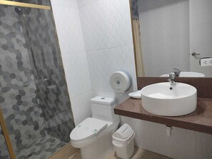 تجهيزات دش، مجففات شعر، مناشف، صابون