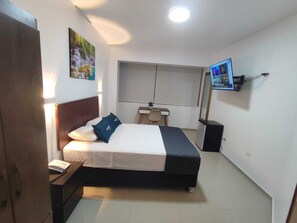 1 bedroom, desk, free WiFi, bed sheets - DOUBLE ROOM, STEFANOS DELUXE HOTEL (Miraflores)
