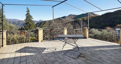 Apartment 'La Casa della nonna' with shared Pool, Garden and Wi-Fi