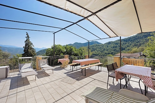 Apartment Fienile with Mountain View, Shared Pool and Wi-Fi
