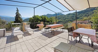 Appartement Fienile avec vue sur les montagnes, piscine partagée et Wi-Fi