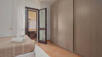 1 bedroom, iron/ironing board, free WiFi, bed sheets