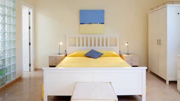 1 bedroom, free WiFi, bed sheets