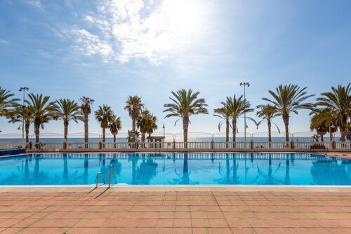 Apartment 60 meters from the beach with sea view, terrace, A/C, and Wi-Fi
