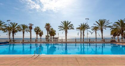 Apartment 60 meters from the beach with sea view, terrace, A/C, and Wi-Fi