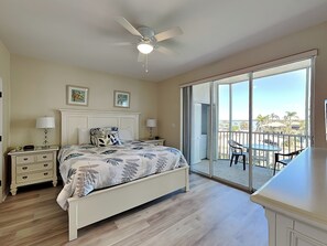 2 bedrooms, individually decorated, individually furnished, free WiFi - Casa Marina by Distinctive Beach Rentals (Fort Myers Beach)