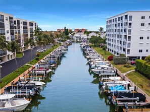 Condo (2 Bedrooms) | Property amenity