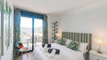 3 chambres, fer et planche à repasser, Wi-Fi gratuit, draps fournis