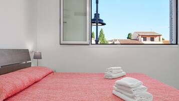 2 camere, ferro/asse da stiro, Wi-Fi gratuito, lenzuola