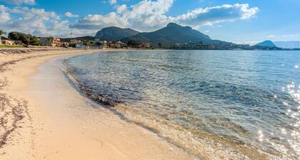 Maison de vacances "Cormorani - Appartamento 3" prĂšs de la plage avec vue sur la mer et jardin