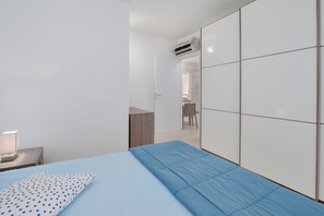 2 bedrooms, iron/ironing board, free WiFi, bed sheets - Holiday Home "Cormorani - Appartamento 3" Near the Beach with Sea View & Garden (golfo aranci)