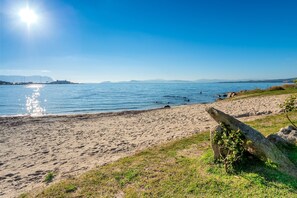 On the beach - Apartment "Residenza Cormorani 2" Near the Beach with Sea View, Wi-Fi & Terrace (golfo aranci)
