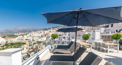 Luxury Apartment with Mountain View, Garden & Wi-Fi