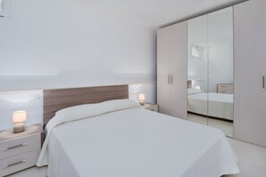 3 dormitorios, tabla de planchar con plancha, wifi gratis y ropa de cama