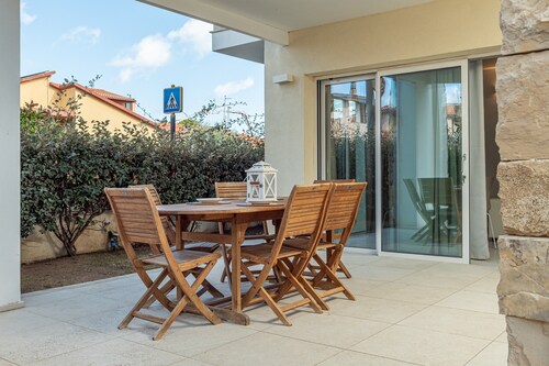 Ferienwohnung "Cormorani - 7" in Strandnähe mit WLAN, A/C, Terrasse & Garten