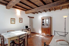 Dining - Apartment 'Il piccolo fienile' with Shared Pool, Garden and Wi-Fi (Vessalico)