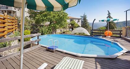 Apartment 'Il piccolo fienile' with Shared Pool, Garden and Wi-Fi