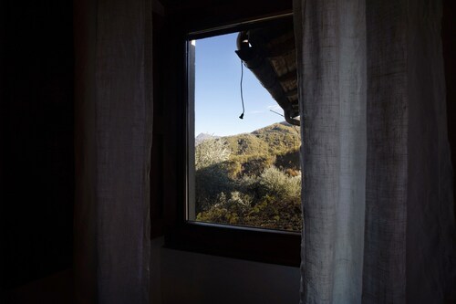 Antico Granaio Apartment with Mountain View, Shared Pool, Garden and Wi-Fi