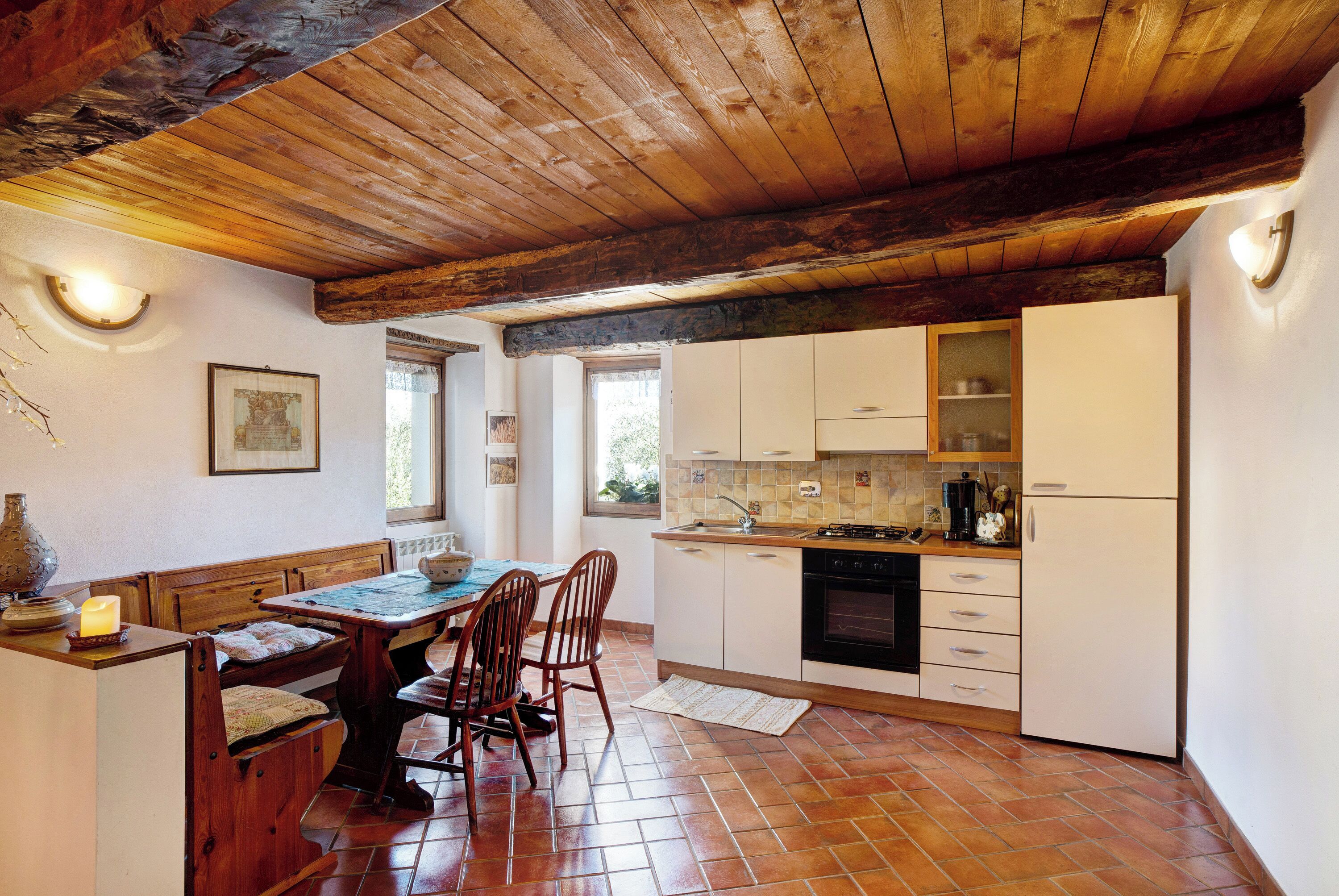 Réfrigérateur, four, plaque de cuisson, cafetière/bouilloire