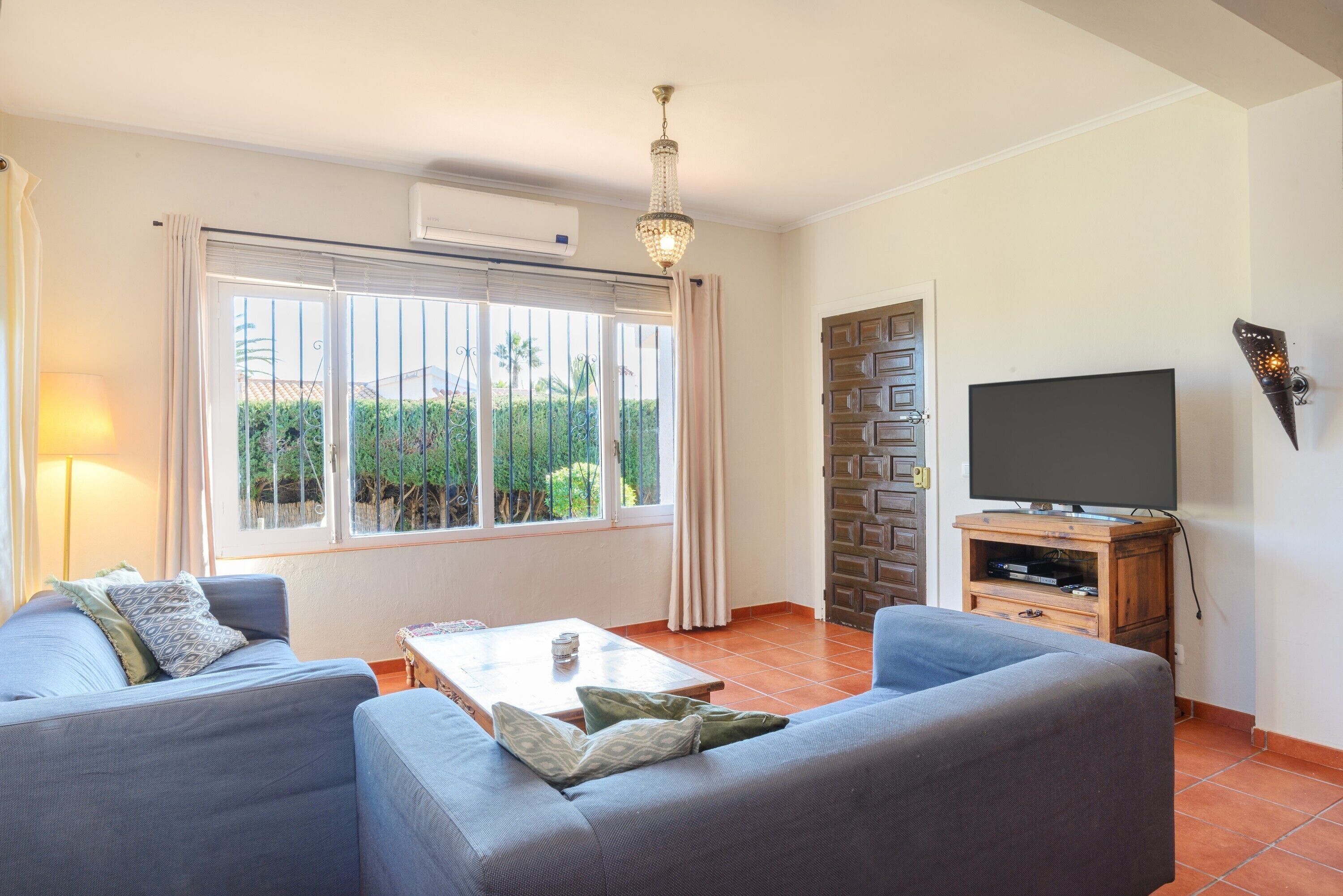 Fernseher, DVD-Player, Stereoanlage