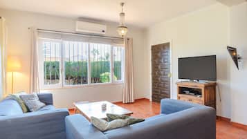 Fernseher, DVD-Player, Stereoanlage