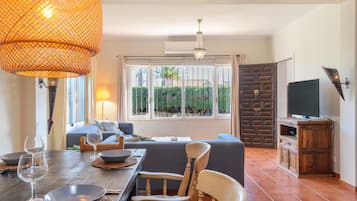 TV, DVD-spiller og stereoanlegg