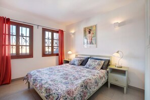 1 bedroom, free WiFi, bed sheets - "Tenerife South Apartment" with Sea View, Pool & Wi-Fi (Adeje)