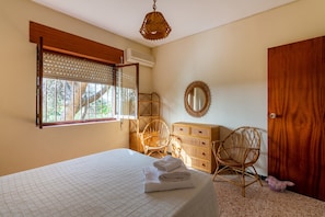 3 chambres, fer et planche à repasser, Wi-Fi gratuit, draps fournis