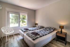 2 bedrooms, iron/ironing board, free WiFi, bed sheets - Beautiful Apartment in Miraflores with Sea View, Shared Pool and Wi-Fi (Mijas Costa)