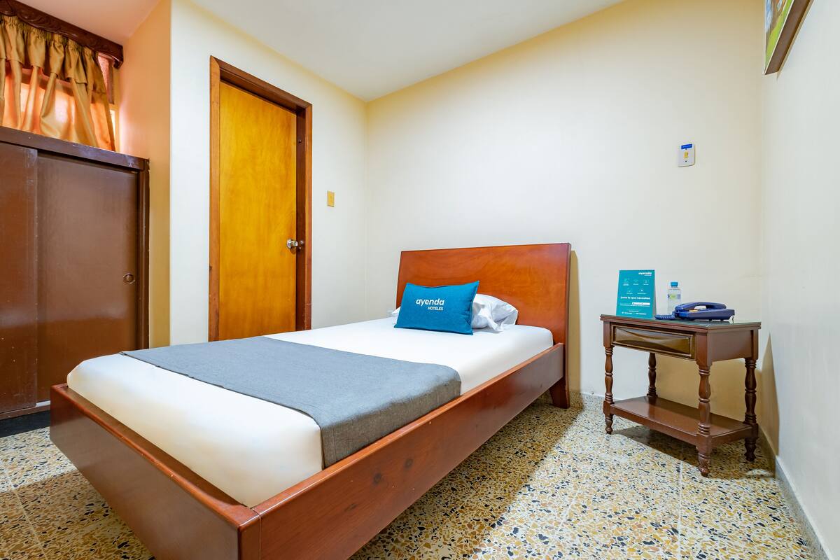 Single Room | Hypo-allergenic bedding available, WiFi (free), bed sheets