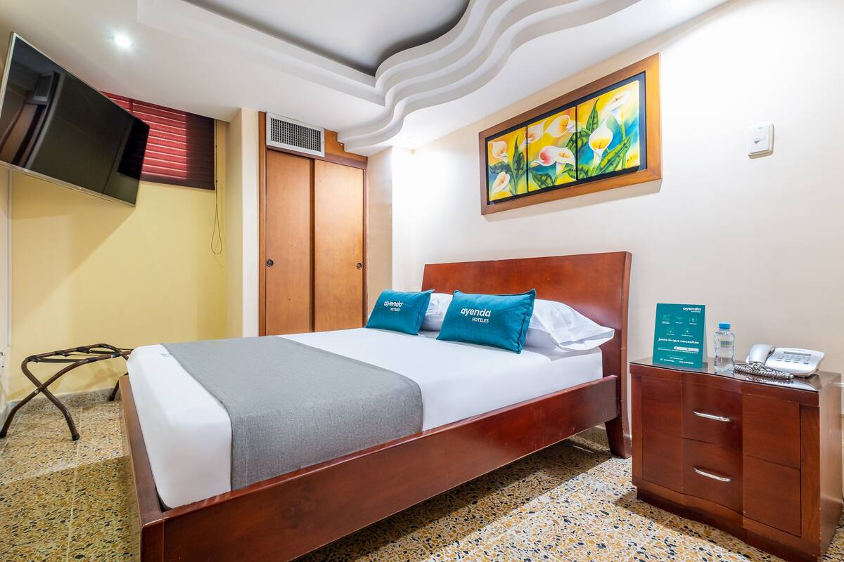 Hypo-allergenic bedding available, WiFi (free), bed sheets