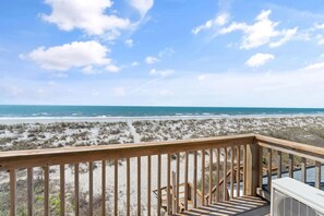 Property grounds - Oceanfront 4BR, 2BA house on Oak Island, sleeps 10—perfect for family getaways! (Oak Island)