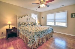4 habitaciones, escritorio, tabla de planchar con plancha y wifi