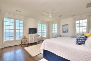 4 soveværelser, skrivebord, strygejern/strygebræt, Wi-Fi