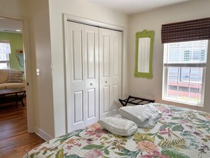 2 chambres, fer et planche à repasser, Wi-Fi, draps fournis