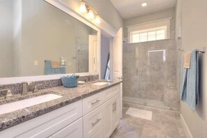 Bathtub, towels - Discover Almost Heaven in Oak Island: a cozy 3-bedroom retreat with pool access. (Oak Island)