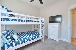 3 bedrooms, desk, iron/ironing board, WiFi