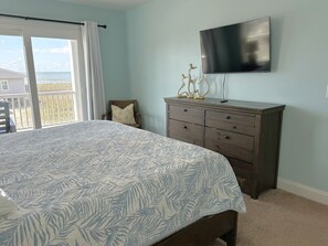 5 bedrooms, iron/ironing board, free WiFi, bed sheets - 5BR/4BA-2nd Row Home-Private Pool/Gorgeous Views-Sleeps 12 (Oak Island)